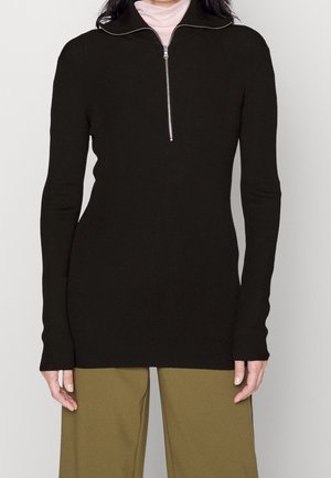 Stickad tröja - black