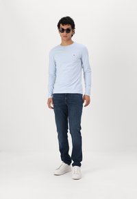 Tommy Hilfiger SLIM FIT - Hosszú ujjú felső - breezy blue