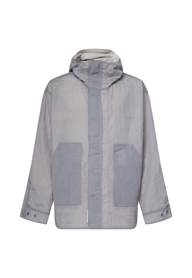 Hellgraue Regenjacke mit Kapuze, Frontreißverschluss, zwei großen Fronttaschen und knöpfbaren Bündchen.