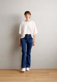 Thumbnail Image 2
