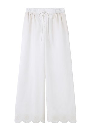 Pantalones blancos de pierna ancha con cinturilla elástica, cordón ajustable y bordado decorativo en forma de concha en el dobladillo. Botones a lo largo del frente.