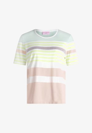 T-shirt à manches courtes et col rond avec des rayures horizontales pastel en vert clair, beige, blanc, et une bande de strass argentés traversant la poitrine.