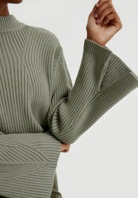 EDITED Sweter
