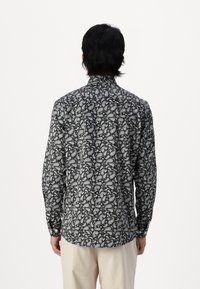 Selected Homme SLHSLIM PERFORMANCE SHIRT - Srajca - black paisley