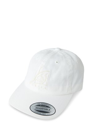 Witte baseballpet van katoen met een gestikt logo aan de voorkant, een verstelbare sluiting aan de achterkant en een gladde textuur.