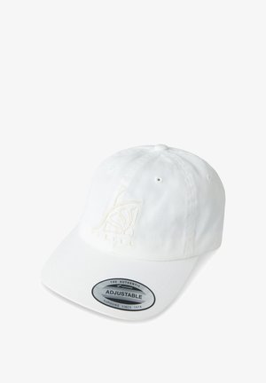 Gorra de béisbol blanca hecha de algodón con logo bordado en la parte frontal, correa ajustable en la parte trasera y textura suave.