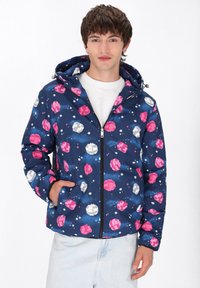 Giubbotto puffer navy con un motivo a tema spaziale, caratterizzato da pianeti rosa e grigi. Include un cappuccio, chiusura frontale con zip e tasche laterali.