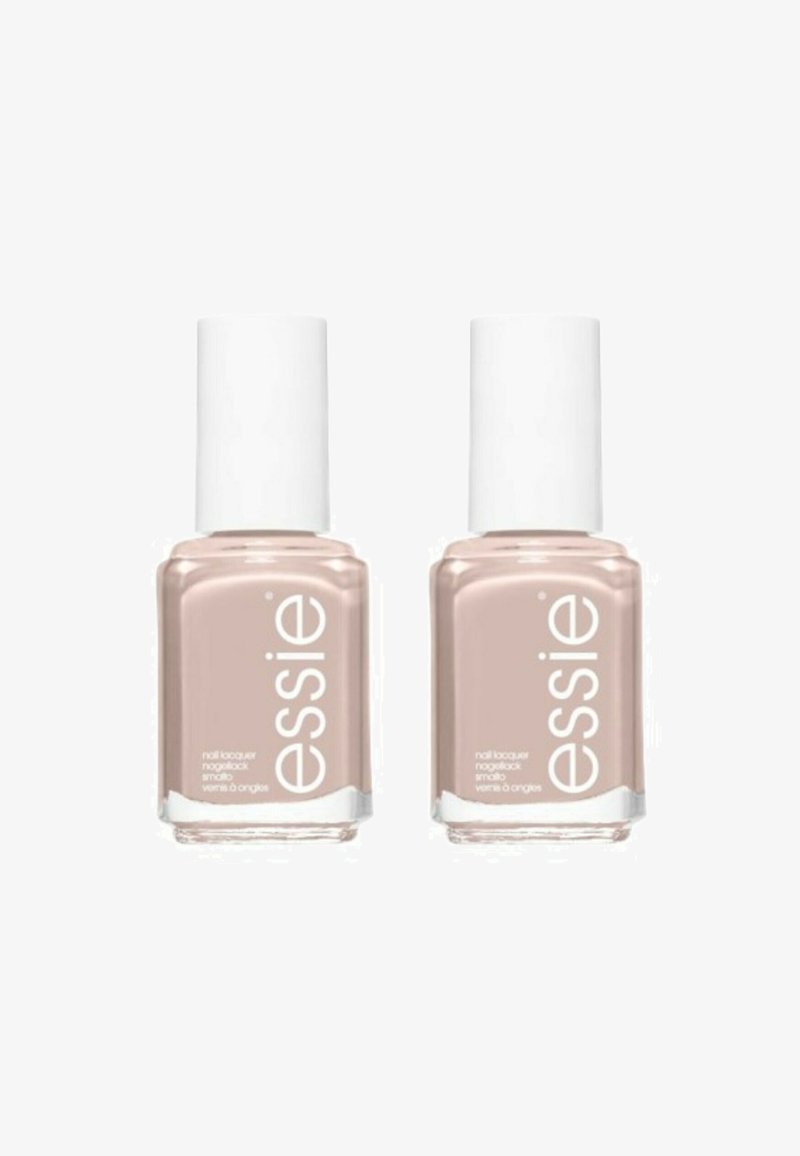 Deux flacons de vernis à ongles en verre avec des bouchons blancs, contenant une teinte beige nude, étiquetés "essie" avec des détails sur le produit en texte blanc.