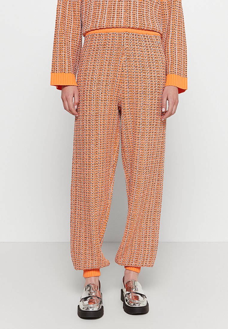 Armani Exchange Broek oranje