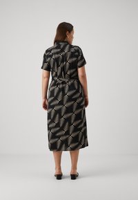 Vero Moda Curve VMCEASY LONG SHIRT DRESS - Abito a camicia - black