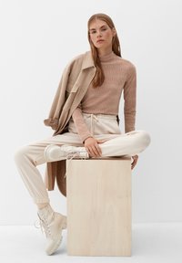 s.Oliver MIT STEHKRAGEN - Longsleeve - zimt