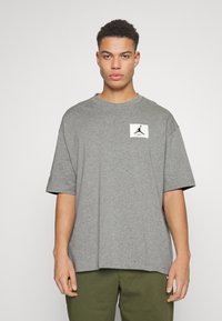Jordan M J FLT ESS OVRSZ SS CREW - T-shirt basic - carbon heather