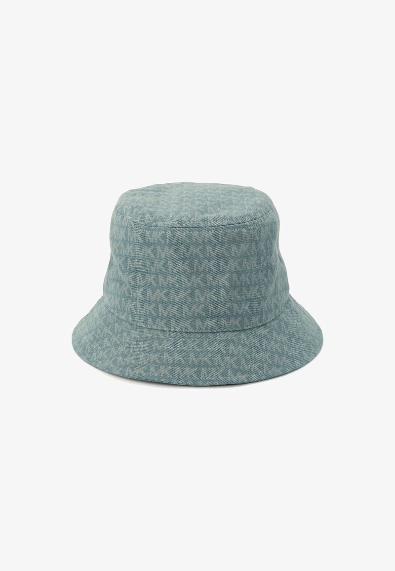 Chapeau bob en denim bleu clair avec un motif géométrique subtil et un bord cousu, présenté sur un fond blanc.