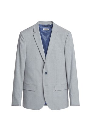 Blazer de hombre gris claro de un solo botón con solapas con muesca, dos bolsillos delanteros con solapa y forro interior azul oscuro, exhibido colgado.