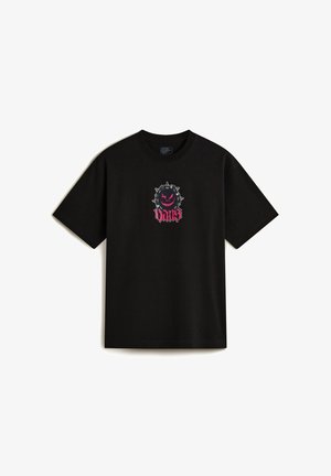 T-shirt en coton noir avec un design graphique sur le devant représentant un personnage de dessin animé avec des épines et le mot "VANS" en écriture rose. Manches courtes.