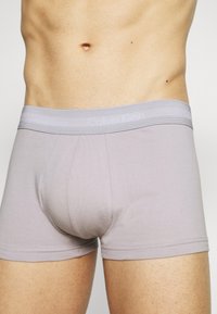 Calvin Klein Underwear LOW RISE TRUNK STRETCH 3 PACK - Cuecas boxer - blue
