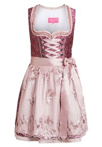 Robe dirndl avec un corsage bordeaux orné de dentelle, une ceinture en satin rose et une jupe plissée avec des broderies florales complexes.