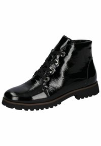 Zwarte enkellaarsjes met een glanzende lakafwerking, voorzien van ronde veters, zijnaadstiksels en een gestructureerde rubberen zool voor grip.