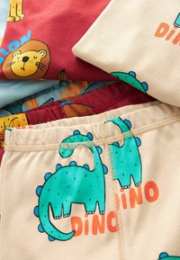 Bomullskl�äder för barn med livfulla mönster av dinosaurier och lejon i turkos, röd och beige. Elastisk midja och mjuk textur.