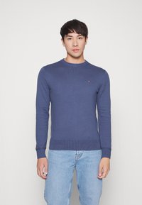 Tommy Hilfiger - PIMA ORG CREW NECK - Strickpullover - faded indigo Thumbnail-Bild 1