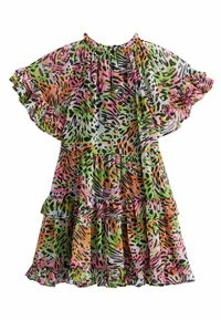 Barevné vrstvené šaty s volánkovým výstřihem a rukávy, které mají živý vícolorý zvířecí vzor na lehkém materiálu.