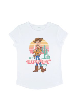 Bílé tričko s kresleným kovbojem stojícím se založenýma rukama, pozadí s kaktusy a nápis "Hey Howdy Hey!" v barevném provedení.