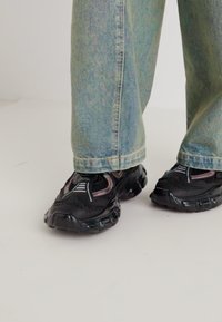Steve Madden QUANTICO - Sportcipő - black