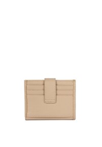 Portafoglio in pelle beige con sei scomparti per carte, superficie strutturata e chiusura a pattina. Forma rettangolare compatta con dettagli di cucitura minimi.