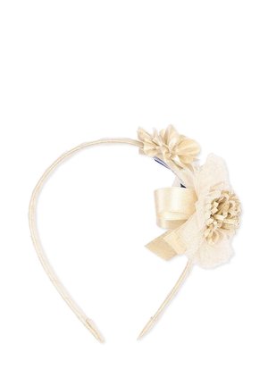 Diadema fina beige con flores decorativas de tela, encaje y lazo de cinta en un lado.