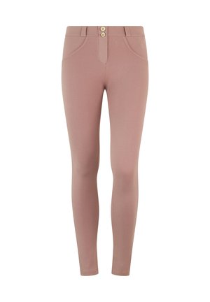 Pantaloni slim fit color rosa polveroso con passanti per cintura, due tasche anteriori e due bottoni beige sulla vita, su uno sfondo bianco.