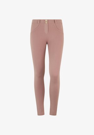 Pantaloni slim fit color rosa polveroso con passanti per cintura, due tasche anteriori e due bottoni beige sulla vita, su uno sfondo bianco.