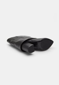 Bata Botine cu toc - nero