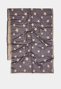 Couverture douce tissée avec des étoiles beige sur un fond bleu foncé, dotée de bords à franges et d'une texture légèrement froissée.