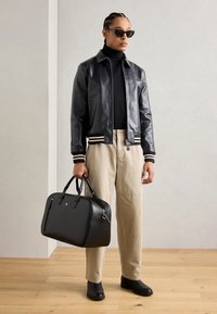 Schott STRIPE - Bomber stiliaus striukė - navy/off white