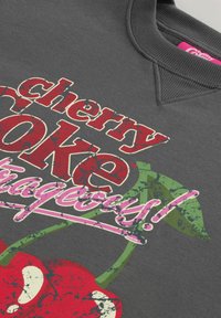 Next LICENSE CHERRY COKE WASHED CREWNECK - Ikdienas džemperis - charcoal grey