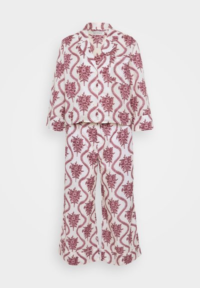 Conjunto de pijama em algodão com um padrão floral e em espiral em bordeaux sobre um fundo branco. Inclui uma blusa com botões e calças de perna larga.