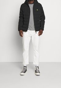 Lyle & Scott Jas - black