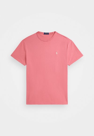 Roze katoenen t-shirt met een ronde halslijn en korte mouwen. Bevat een klein geborduurd logo op de linkerborst. Luxe textuur.