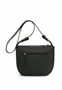 Bolso de crossbody de cuero en verde oscuro, con un bolsillo frontal con cremallera, textura suave, correa ajustable y forma redondeada.