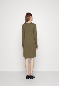 Repeat DRESS MERINO - Vestido de malha - olive