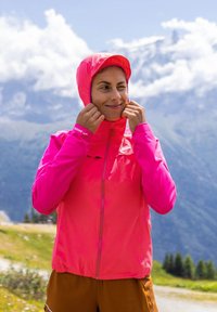 Brooks HIGH POINT  - Vandeniui atspari striukė - hyper pink fuchsia