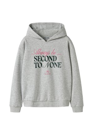 Sweat à capuche gris clair avec texte rose et vert foncé disant "Always be second to none" sur le devant, avec poignets et ourlet côtelés.