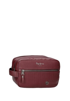 Bolsa de aseo rectangular color burdeos con panel frontal texturizado, bolsillo frontal con cremallera, asa lateral y logo de Pepe Jeans London en la parte superior lisa.
