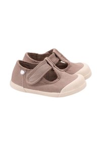 Zapatos Mary Jane de lona en color topo con una punta de goma blanca, correa de velcro y un diseño recortado en los laterales para mayor transpirabilidad.