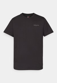 Černé tričko s krátkým rukávem vyrobené z bavlny, s malým bílým logem "TOMMY JEANS" na hrudi. Jednoduchý design, klasický kulatý výstřih.