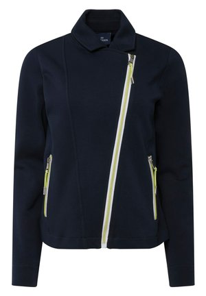 Marineblauer Blazer mit taillierter Passform, versehen mit asymmetrischen weißen und neongelben Reißverschlüssen sowie einem hohen Kragen. Glatte Stofftextur, lange Ärmel.