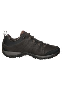 Zapatos sintéticos marrones con acentos de malla, superficie texturizada, suela de goma resistente y diseño de cordones; diseñados para uso al aire libre.