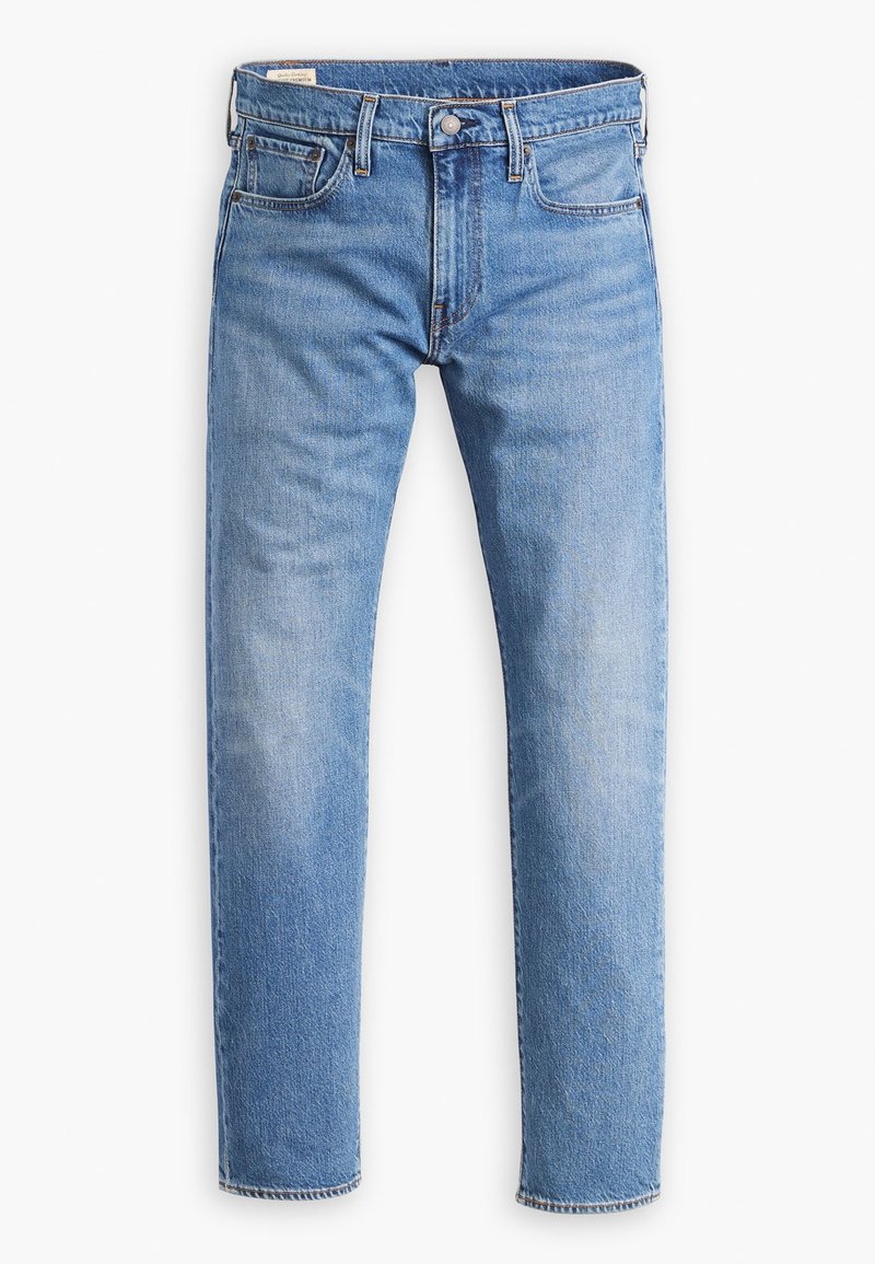 Jean droit en denim bleu clair avec fermeture bouton et zip, poches avant et poche monnaie, et surpiqûres visibles.