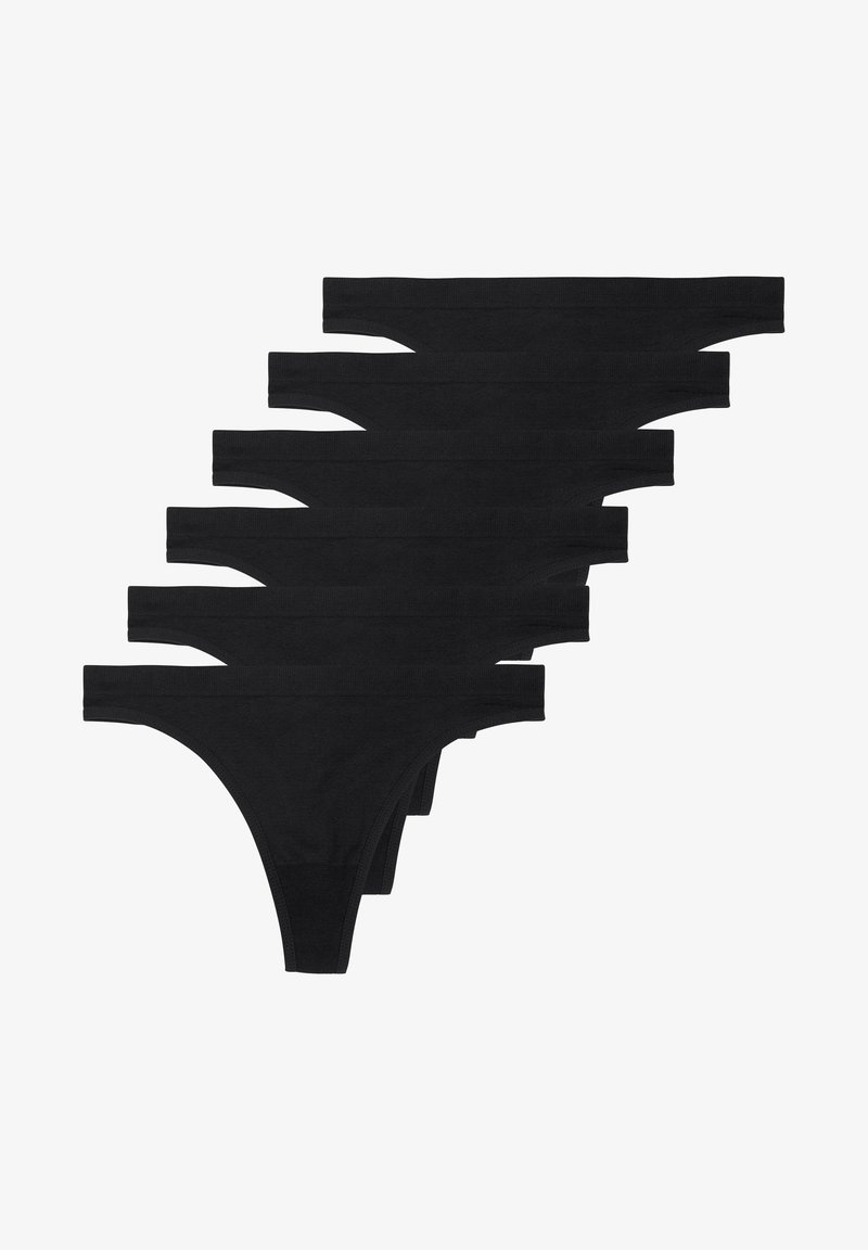 Slips tanga en coton noir, présentant un design minimaliste avec de fines bandes élastiques. Texture douce, sept paires disposées de manière séquentielle.