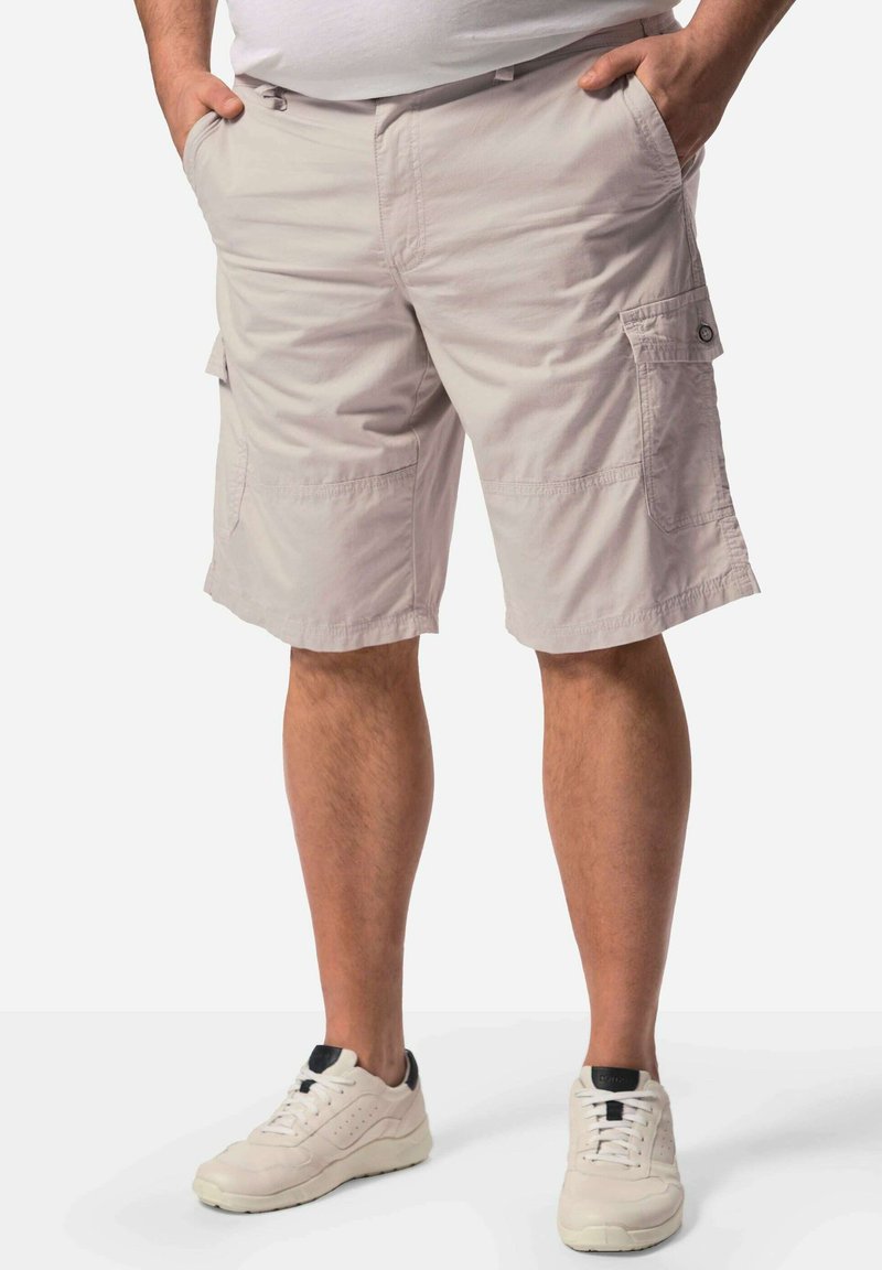 Helle beigefarbene Cargo-Shorts mit Seitentaschen, aus atmungsaktivem Material, mit lockerer Passform und geradem Schnitt.
